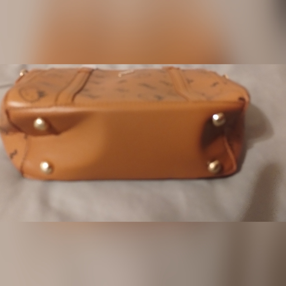 Hello Kitty Purse - Picture 2 of 4